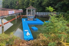 Floating bridge type overalls for water intake tower repair